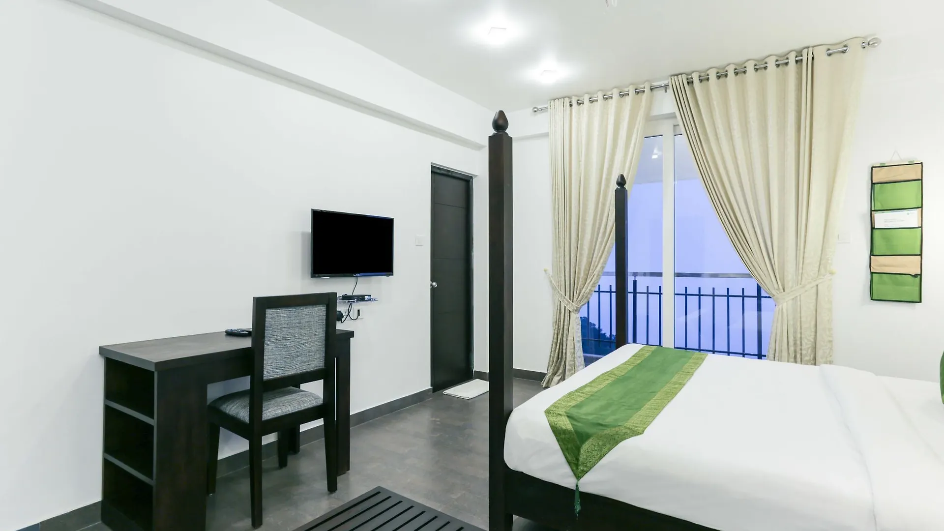 Hotel Treebo Forest County Munnar
