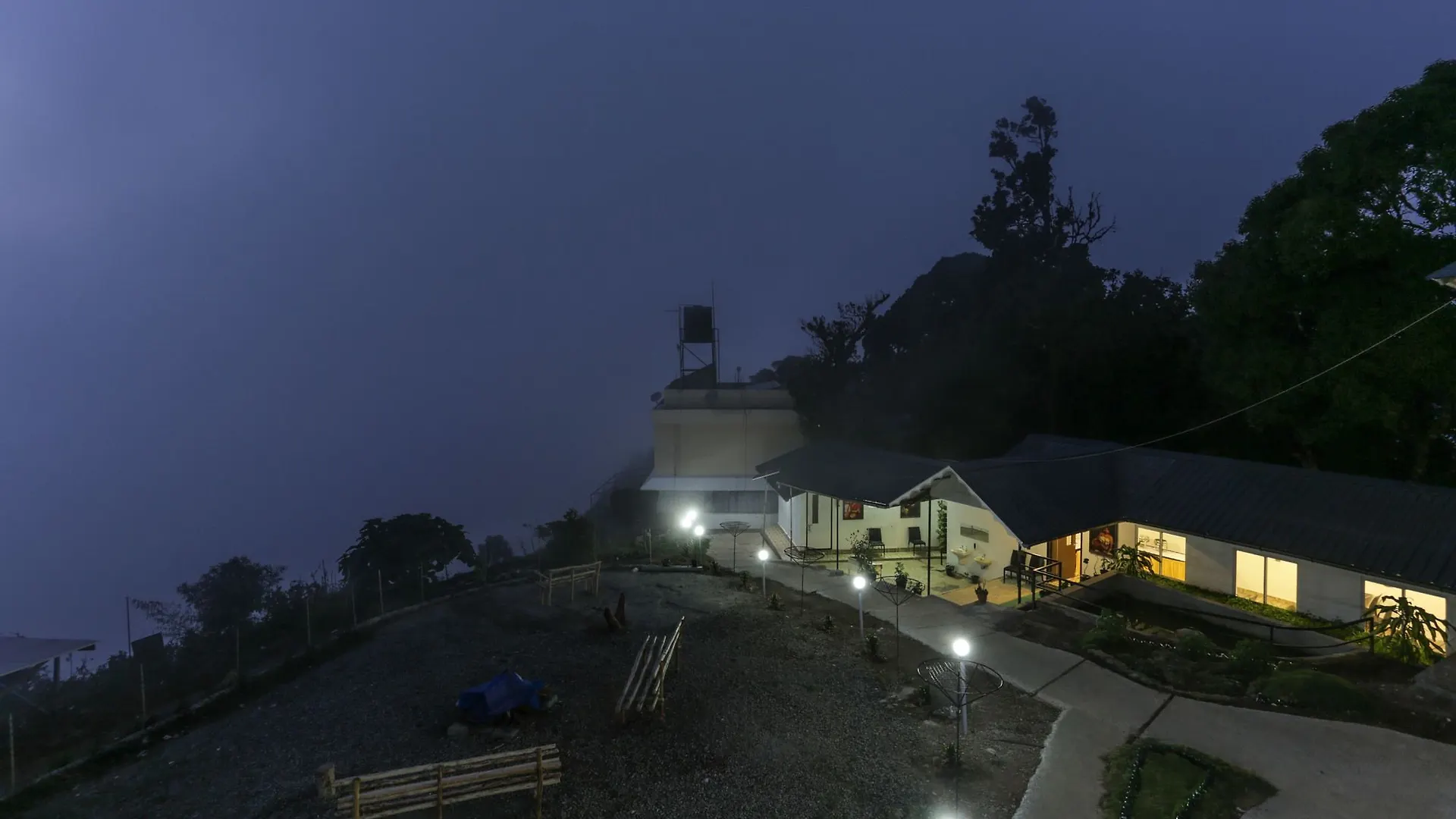 Hotel Treebo Forest County Munnar