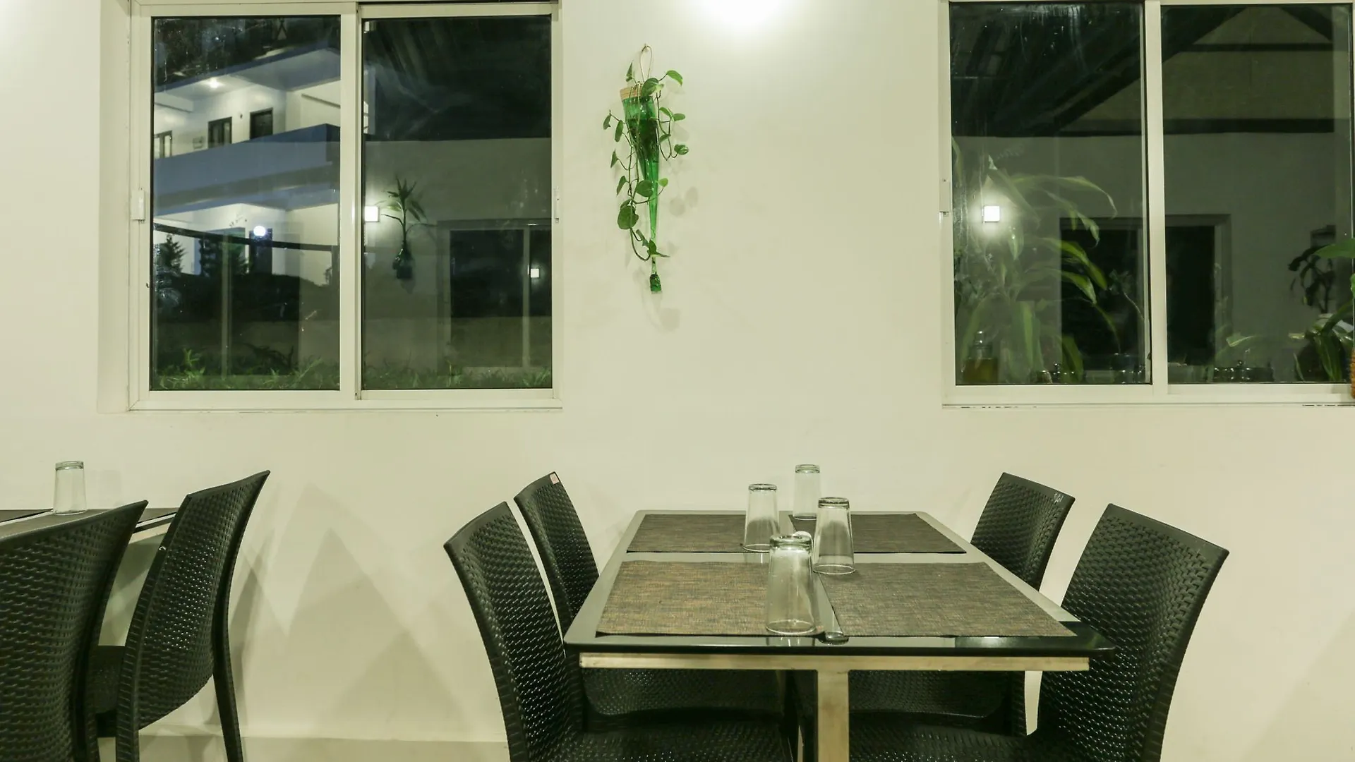 Hotel Treebo Forest County Munnar